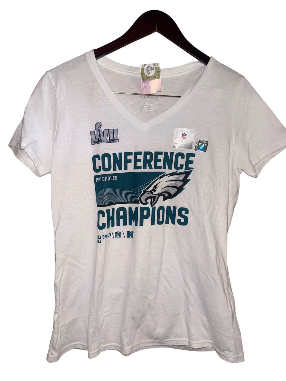 •FANATICS•NWT WHITE V NECK PHILADELPHIA  CONFERENCE CHAMPIONS TEE SIZE MEDIUM